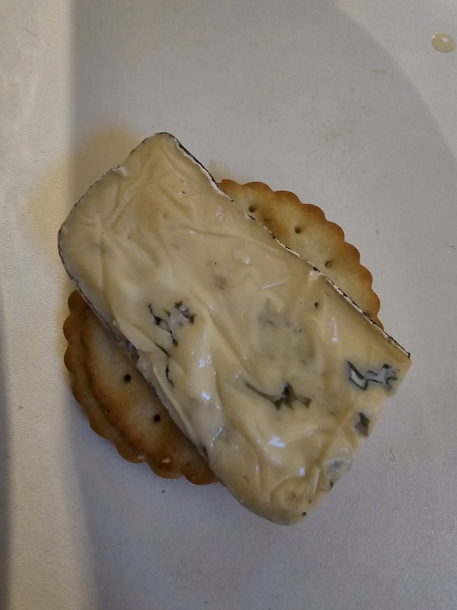 salfordbeerfest's tweet photo. Drool on.
Roche Montagne.
#UtterCheeseHeaven @tomstapandbrew #CheeseNight https://t.co/5GDle4U15W