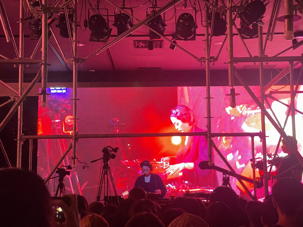 konomachisuki's tweet photo. PARCO50周年イベント✨
素敵な音楽のお話と
ぶち上げなDJ 💿✨
LicaxxxさんのDJ は
今回もバチバチに上げていく感じで
スーツじゃなければ暴れてた😊💦
一郎さんはこの日はクールな感じ✨
かっこよかった✨
Underworldは匂わせかな✨
#GONNO
#山口一郎
#Licaxxx
#渋谷PARCO50周年おめでとう https://t.co/JfJKf7qzIU