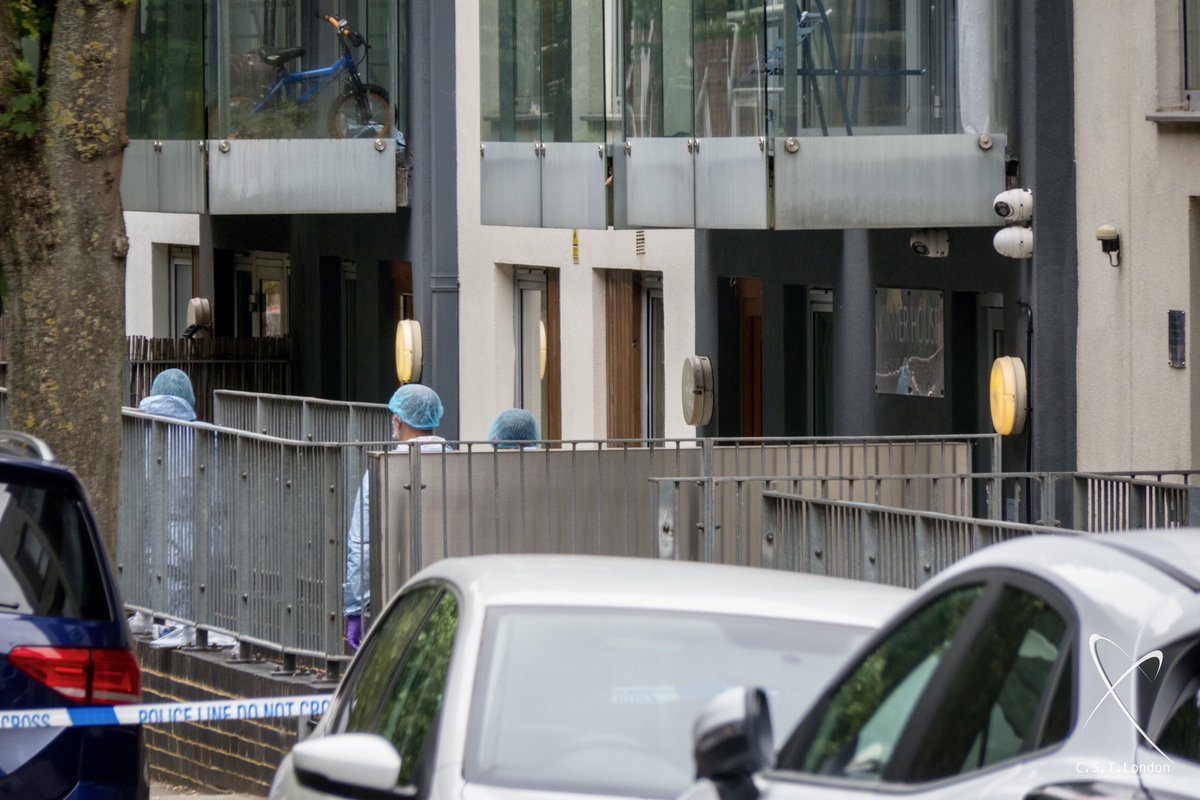 csi_london's tweet photo. @CrimeLdn @ScarcityStudios @999London @uknip247 @obbsie @MPSIslington @myldn #knifecrime
30/6/23 #Double #Murder Investigation-#Triple #Stabbing Incident-Males 15 & 23 #Deceased-Male 28 Hospitalised. #ElthorneRoad, #Archway, #Islington, #N19
https://t.co/dYVTsZ5YjR https://t.co/APLyY1JJFu
