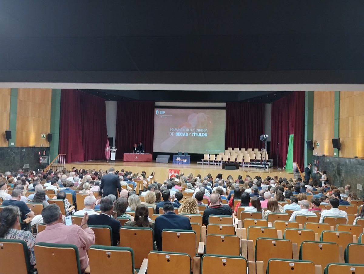 Un placer y un privilegio haber participado en el Acto de Graduación de <a href="/GrupoEIP/">Escuela I. Protocolo y Eventos</a> <a href="/EIP_Madrid/">EIP_Madrid</a>. Muy satisfecho por mis alumnos de 3º DUAL, tan ilusionados con el futuro que está por llegar en el sector del #protocolo y #eventos. Como siempre os digo: Os estamos esperando 💪🏻
