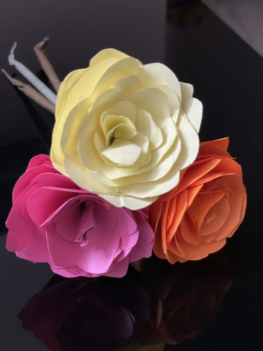 ursrishi7's tweet image. Daughter demand for School 👸 
Dad struggle to finish it up 👻

#PaperFlowers 

Time taken 11.30pm to 1.30am 🫣

First time made 

Like👍🏻 Share 🫶 Comment ✍🏻