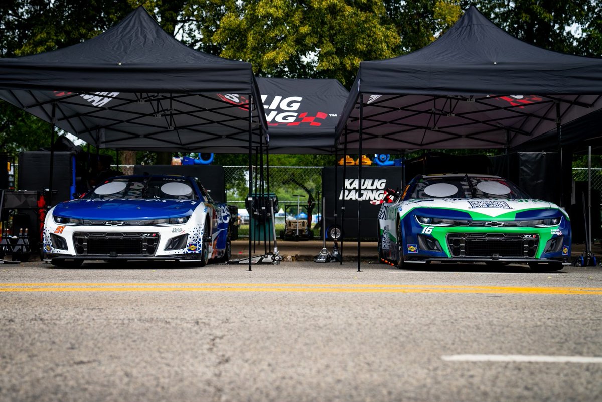 KauligRacing's tweet photo. We're just a few minutes away from the Cup "garage" opening here in the streets of Chicago! #NASCARChicago https://t.co/P8gJTz9ZNg