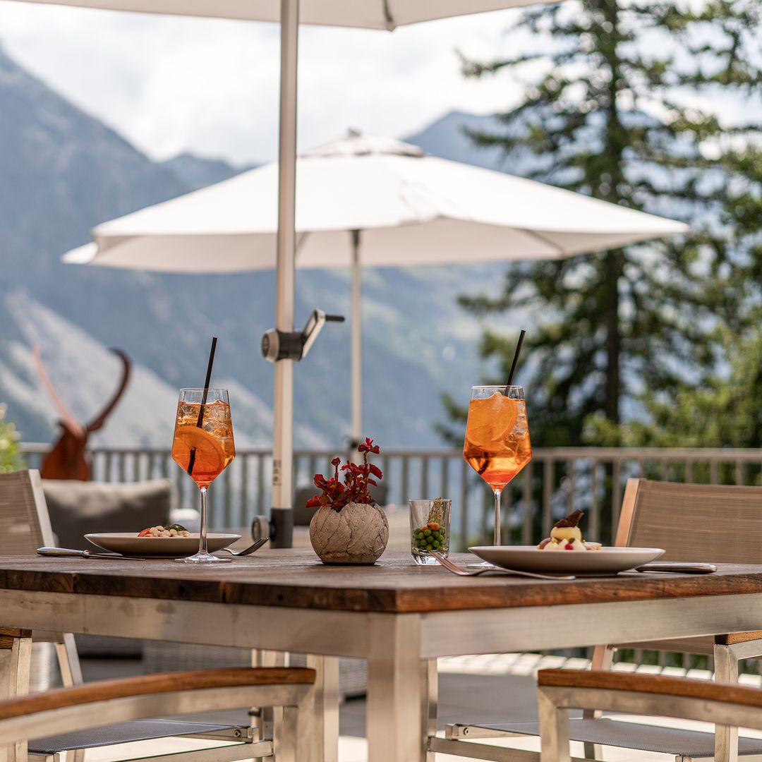 Summer, sun and Aperols on the terrace at @waldhotelarosa

#flimslaax #flims #laax #luxuryhotel #graubunden #visitgraubunden #romanticgetaway #luxuryresort #luxurytravel #luxuryhotel #Switzerland #swisstravel #waldhotelarosa