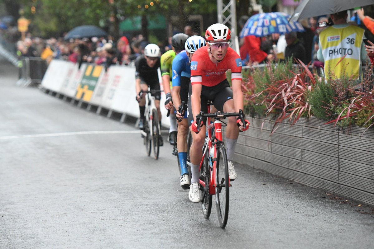 Four leaders with 6 to go at Ilkey