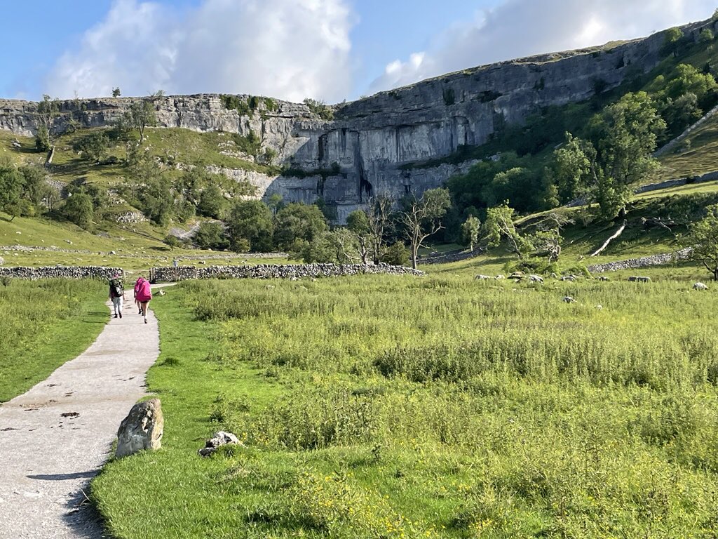SedberghDigital's tweet photo. Scout and Phoenix capture some great shots of the pink teams travels through different landscapes on DofE in the beautiful Yorkshire Dales @Lupton_Sedbergh @Evans_Sedbergh #ChallengeWeek2023 https://t.co/Cyoce7uFbM