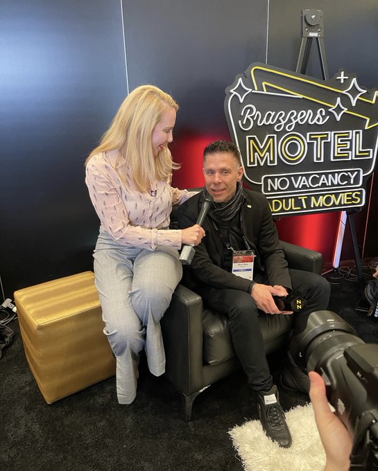 Throwback photo at the AVN awards in Las Vegas with Brazzers! https://t.co/VG5QSZ8dUt<a href="/tag/thirsttrap"class="tags"><span>#thirsttrap</span></a><a href="/tag/blueeyes"class="tags"><span>#blueeyes</span></a><a href="/tag/onlyfans"class="tags"><span>#onlyfans</span></a>