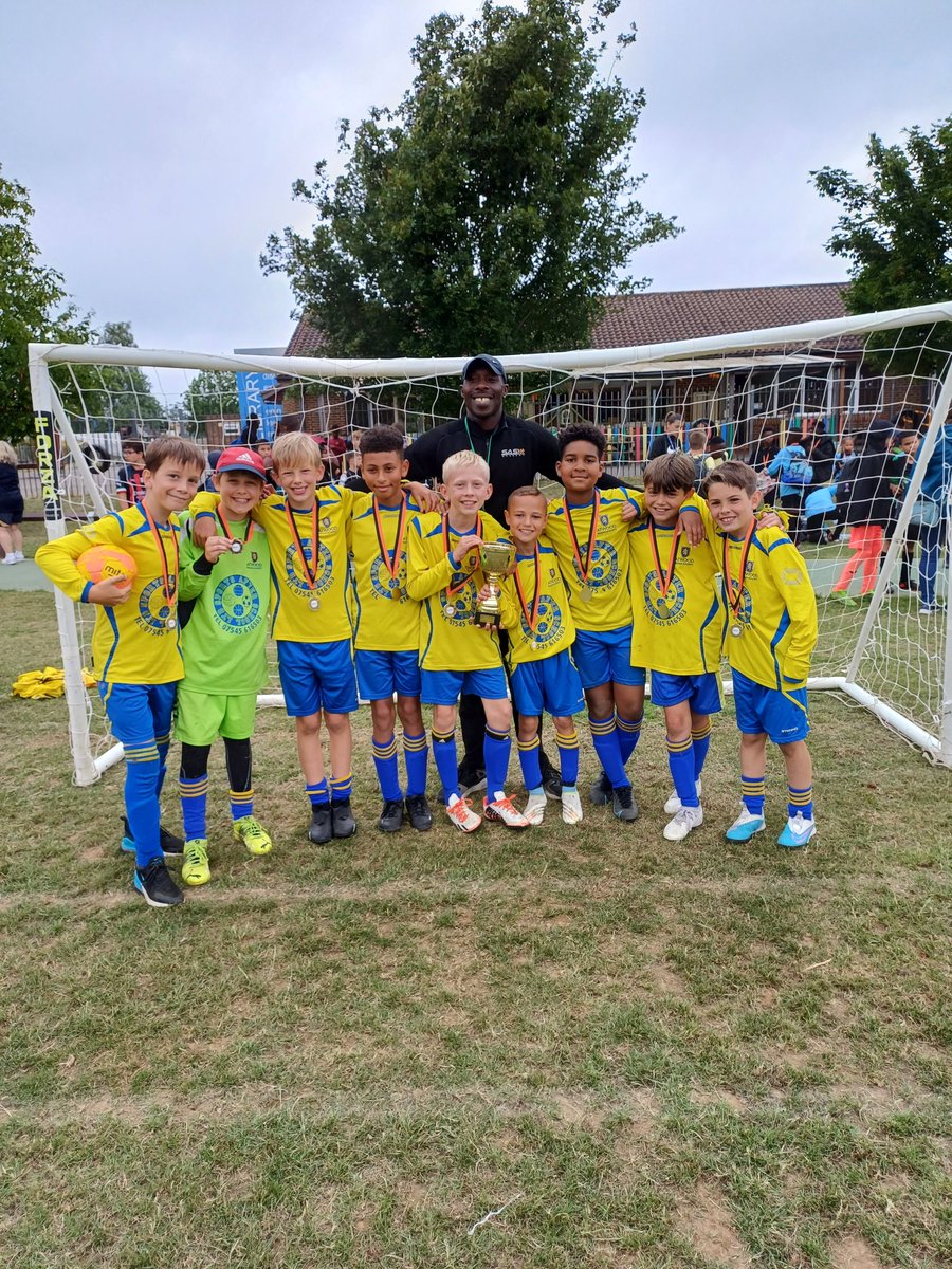 SASACADEMY1's tweet photo. That WINNING FEELING!!! 💛💙⚽️🏆.
Congrats to the @AcademyAtwood boys & coach Aaron who have worked hard throughout the year.
#atwoodprimary #sascup2023 #sasacademy #nothingisimpossible #schoolfootball #croydonschools #year5 #year6 #extracurricular #winners #tournament https://t.co/gMYGCvlhsj