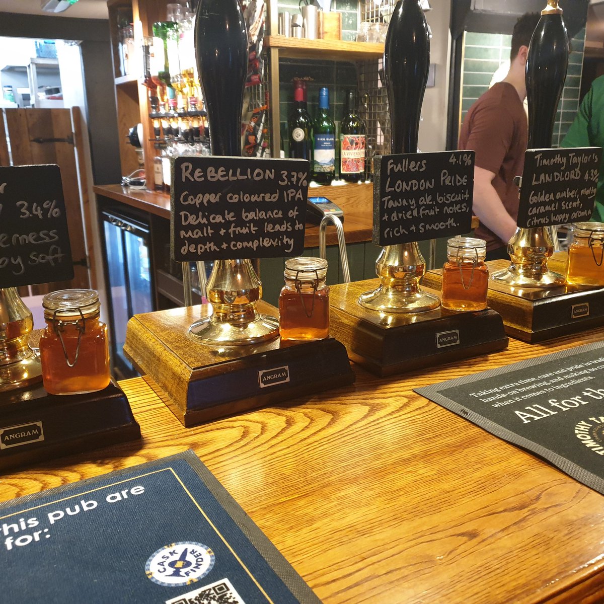 Live 🎶 music 🎶 from Joe Dumont, back out of retirement, so exciting! Plus 🍺 Five Ale Friday 🍺 is a go! 👍❤🙂