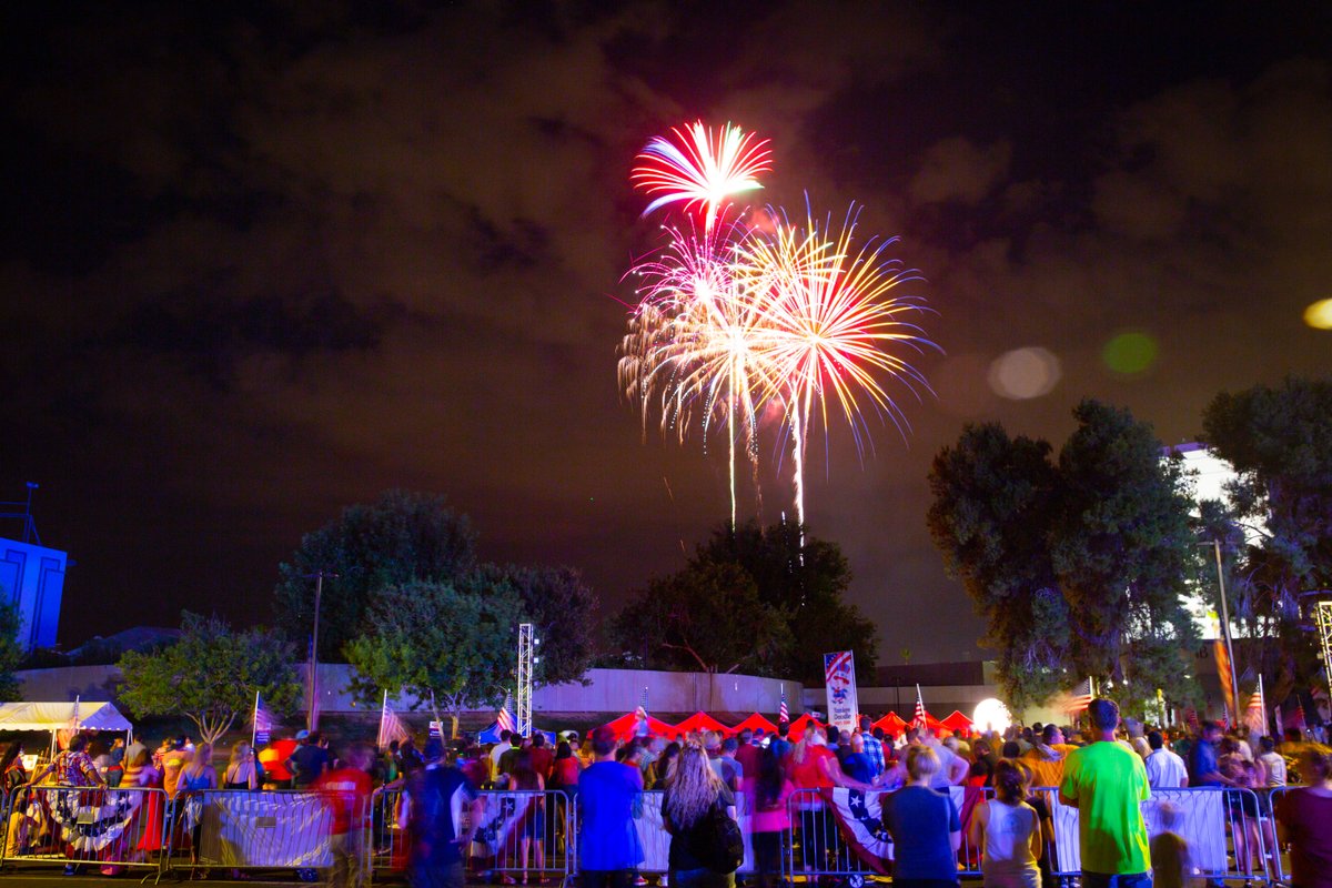 CITYOFMESA's tweet photo. We’re just a few days away from Arizona’s coolest independence day event — see you on the 4th at the Mesa Convention Center from 6–10 p.m.! Find a full list of entertainment, parking info and FAQ here: https://t.co/eGTjo77Czq #ArizonaCelebrationOfFreedom #ACOF https://t.co/AHGJJkj8Y9