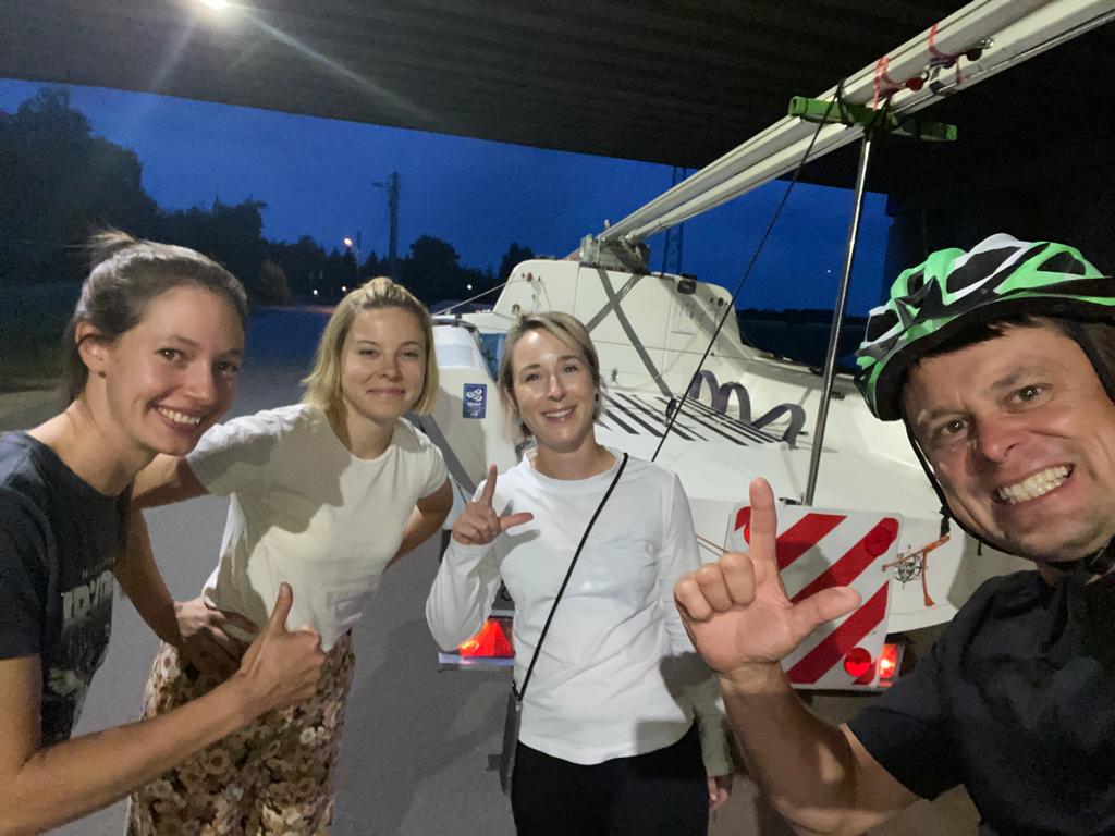 SailingLegia's tweet photo. Auto Podlasie Toyota Łódź Sailing Legia Warszawa Zegrze Południowe. Nasza żeńska załoga uzbrojona w sponsorów jak dobry klub żużlowy. Dziewczyny ruszyły na mistrzostwa świata w klasie Micro w Austrii. Albo Australii. Mieszały się w zeznaniach. Komitet pożegnalny prezes Kuba. https://t.co/C2zdHKhuyA