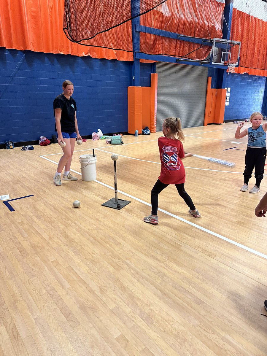 LindaHodge2024's tweet photo. I love being able to give back to this sport that has given me so much. Had a great time helping at my schools Softball camp this week. #payitforward https://t.co/imz4CKKpjl