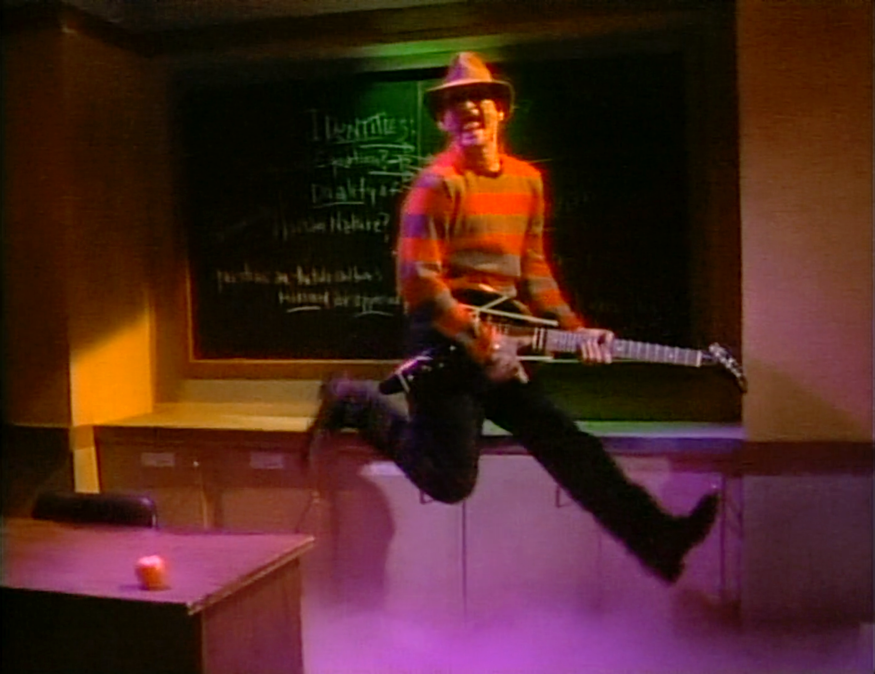 EugWSerra's tweet image. On October 8, 1988, Freddy’s Nightmares premiered on tv! In addition to featuring the legendary Robert Englund as Freddy Krueger, the series also included appearances by other Horror royalty such as Jeffrey Combs, Bill Moseley, and Dick Miller! #FreddysNightmares #FreddyKrueger