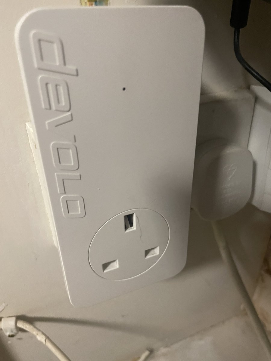 Eddystone506's tweet image. Does anyone know how to resync Devolo wireline extenders that keep de-syncing please? Infuriating!  #devolo