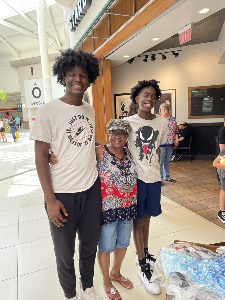 It’s heart warming when your former students come to you at the mall while relaxing from the hot sun❤️. It’s more encouraging when student tells you “I’m still studying my French” 💕. Merci beaucoup Mon fils et Mon Ange 
#kahlams <a href="/senoritagarcia_/">Thaida García, M. Ed</a> <a href="/vduran77/">Vanessa Durán, M.Ed</a> #cfisdlote