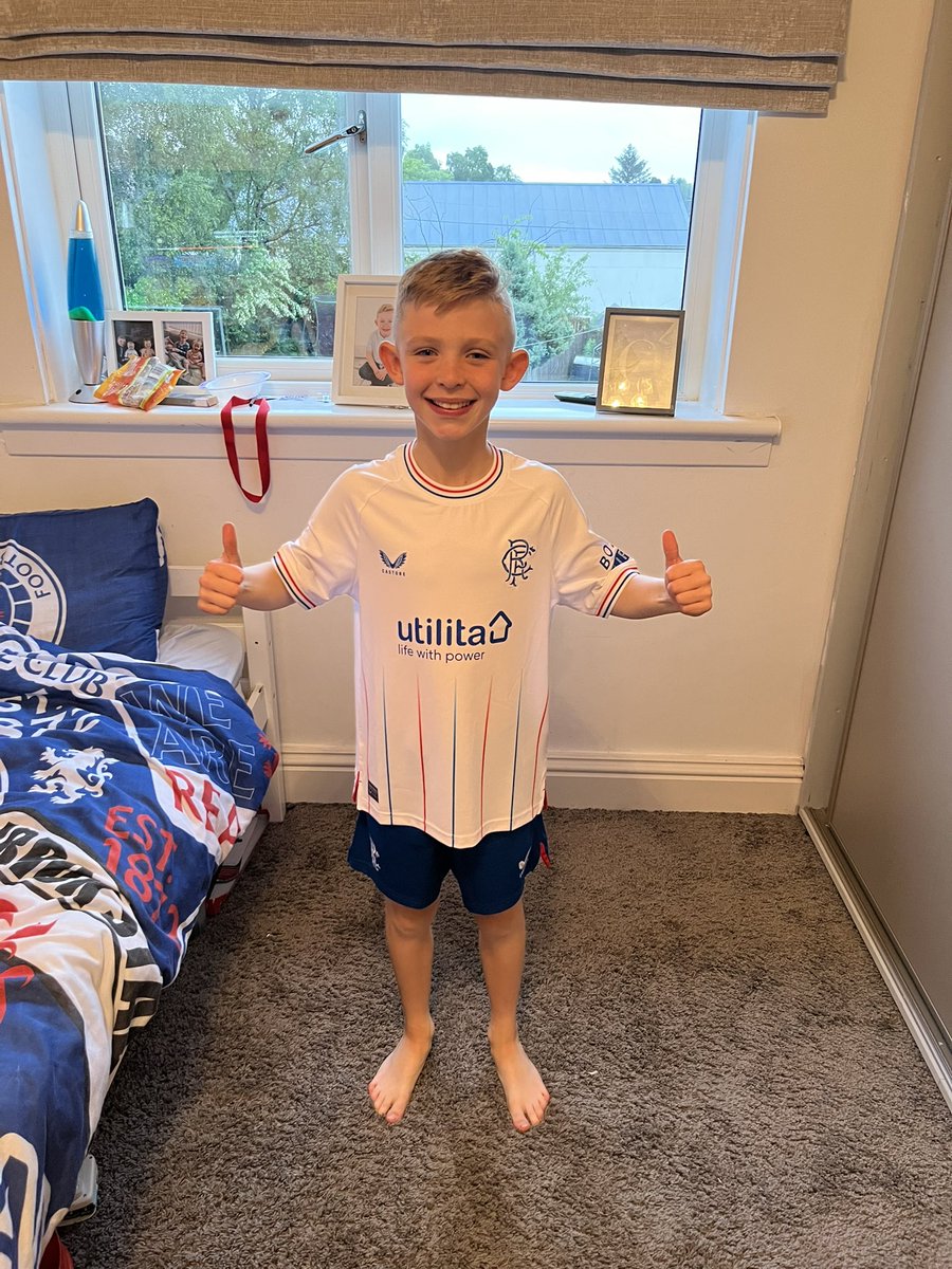 Wee guy all sorted for his holiday tomorrow🔴⚪️🔵 #itsafamilything