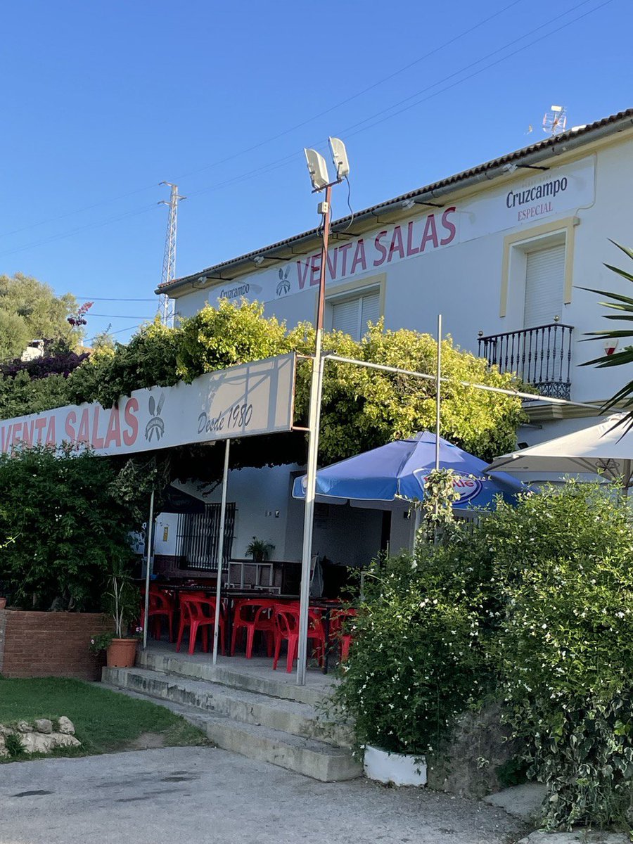 TechPenal's tweet photo. Mientras trabajamos duro en #cadiz, descubrimos sitios como este en @AYTOALGODONALES ¿Quién dice que el mundo legal y las tostadas gigantes no pueden ir de la mano? Como especialistas en #delitosinformaticos nos encanta recorrer toda España cuando lo necesitas😄📲🔒👨⚖️#PenalTech https://t.co/qWYddwlzLM