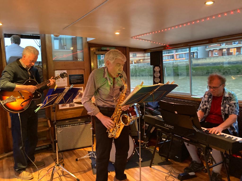 We hosted the Chiswick Pier Trust Jazz Night this evening. Food, drink &amp; jazz, what a lovely combination.
#goldensalamander
#londonthamesboatcompany
#cpt