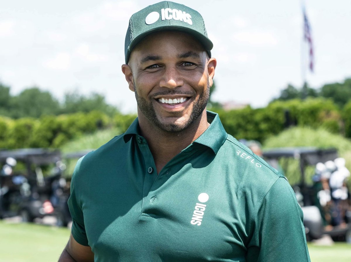Golden Tate Apparently Golfs Barefoot, Absolutely Stripes His Driver And Also Dominates Softball In Boat Shoes 
https://t.co/mC5goKcEUp https://t.co/RJeeYWlHUl