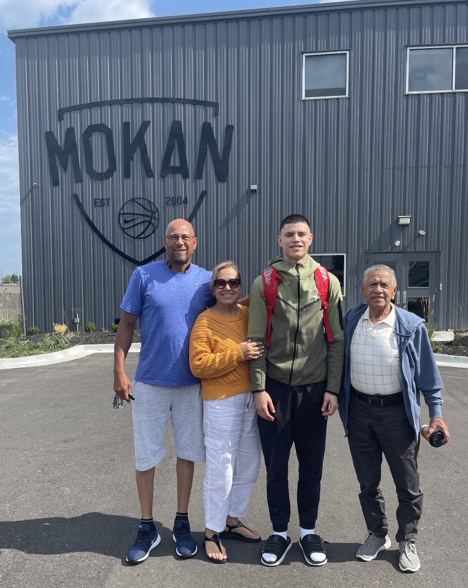 JoeWright2020's tweet image. Yesterday was a Big Day for my son, LINK YEAR COMMIT @allwrightttt Dropped him off at his AAU Team #MOKAN for training camp to get ready for #PeachJAM next week. ➡️nikeeyb.com Grandma &amp;amp; Grandpa from Mexico get to see their grandson in action live next week.
