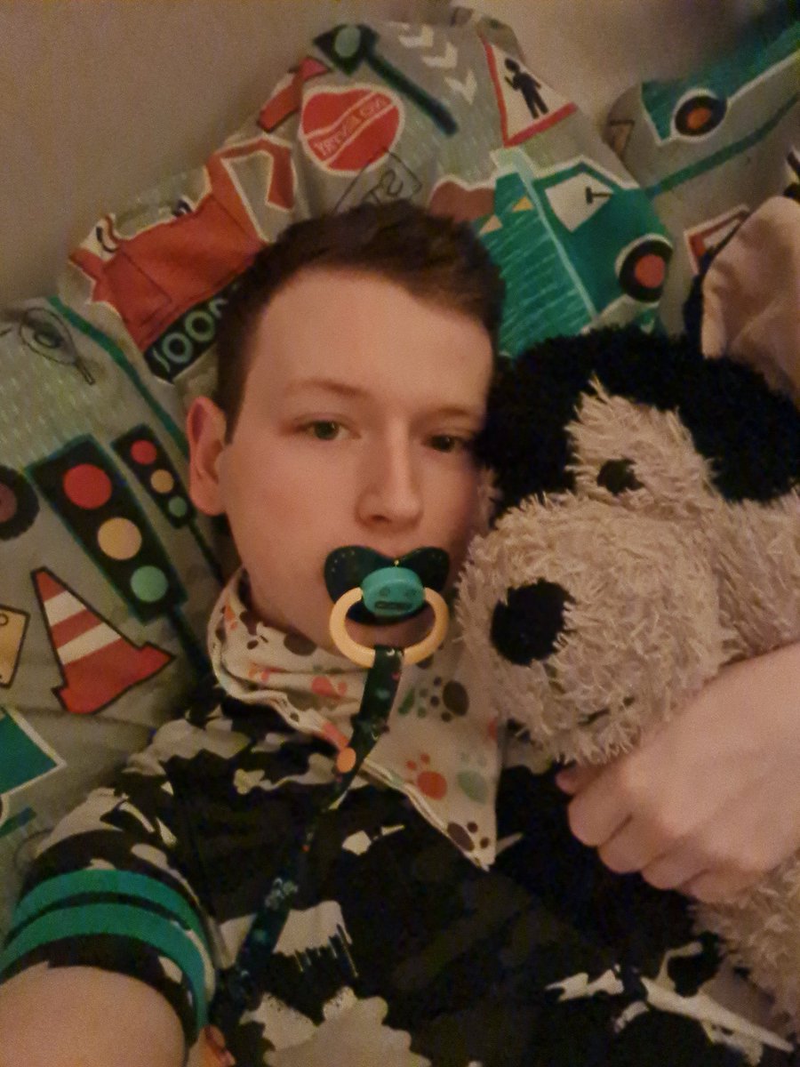 CobaltDaDog's tweet photo. If anyone can guess what padding I'm wearing I'll send you free pics. https://t.co/WCUxVFvJvl