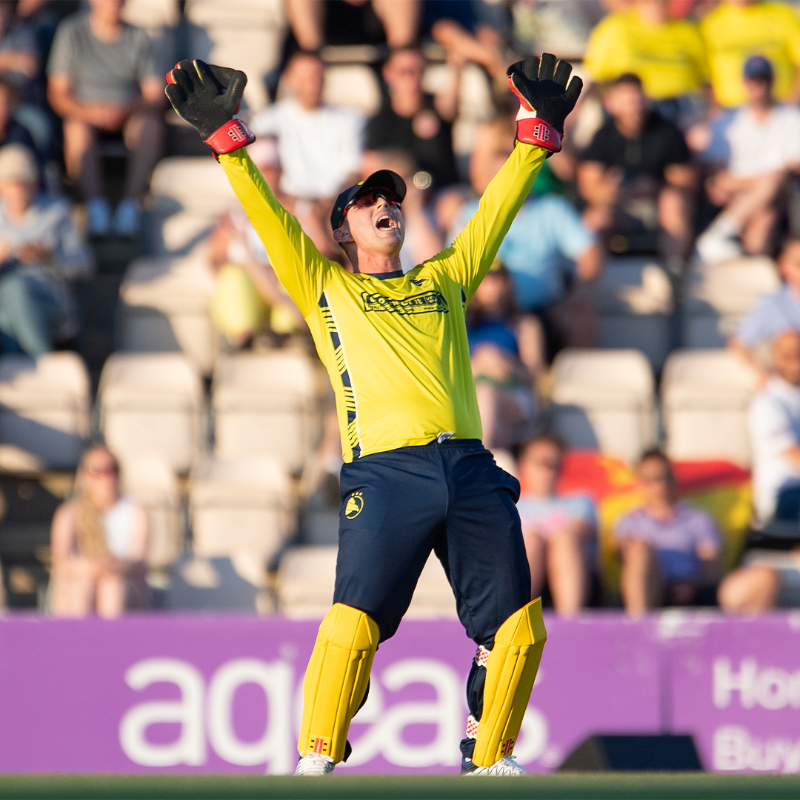 hantscricket's tweet photo. 🙌 𝐇𝐀𝐖𝐊𝐒 𝐖𝐈𝐍 🙌

The players come off three balls into the final over, and we secure victory by 21 runs (DLS) 😍

Earlier on, @benrmcd smacked 54* (27) to power us to 97-2 in the tenth over 💥💥💥

🔢 Match Centre ⤵️