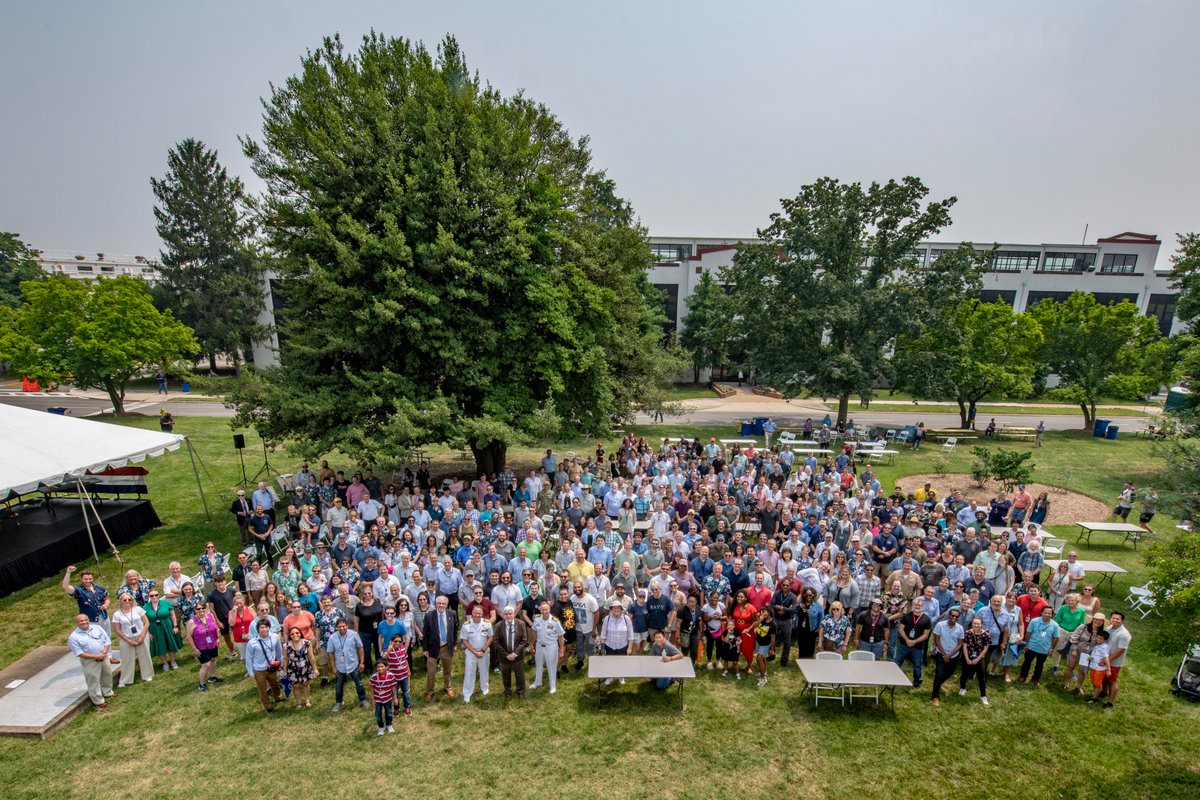 USNRL's tweet photo. Leaders spoke about NRL's impacts, history, and life-changing inventions: "As a young sailor, I would say, 'I don't know where this technology came from, but it's pure magic.'" The day ended with an all hands photo of everyone at NRL. #NRL100 https://t.co/4NsoDIiDmZ