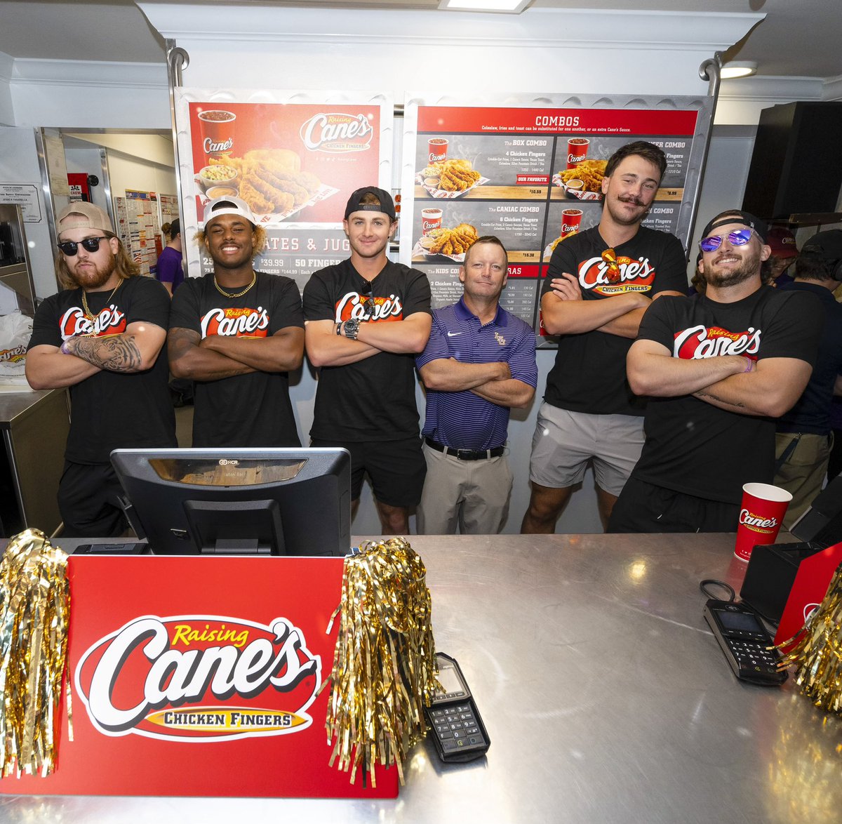 Dinger!⚾️ I had a blast serving up Box Combos to so many @lsubaseball fans yesterday in the @raisingcanes Drive Thru! Thank you to everyone that showed up! ONE LOVE! #caniacambassador 🏆