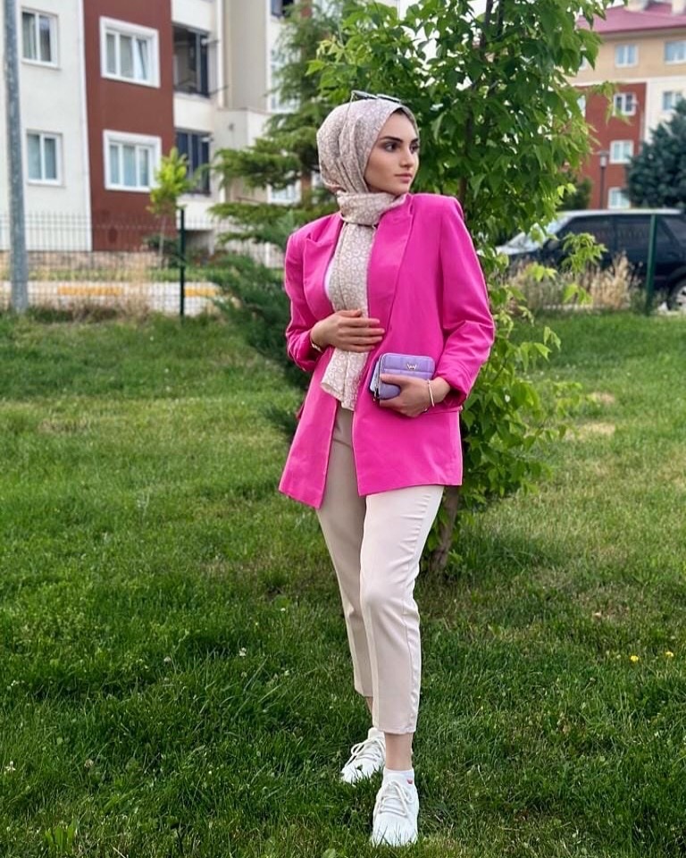 sedanurkrtgl's tweet photo. Diken Mi Gül Mü? https://t.co/XVkdFZK9UL