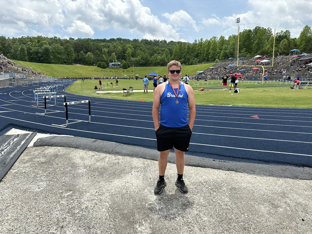Anewmanthrows's tweet photo. 3rd place Regionals Shotput 44.9ft https://t.co/voUvwNJhLj
