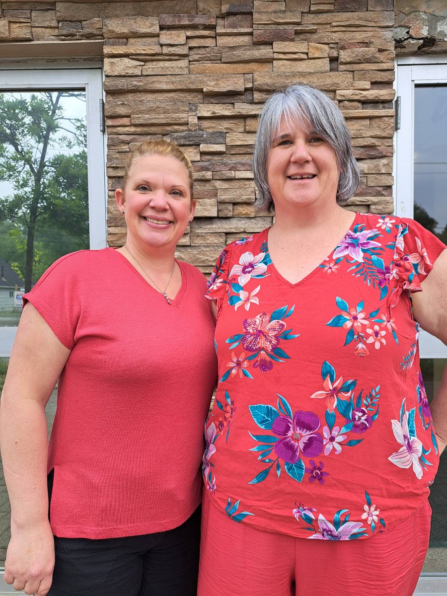 Coolteachsud's tweet photo. Rainbow Local leaders are wearing red today to show support to our Provincial Bargaining Team. #ETFOSTRONG #ETFO https://t.co/Xp360nSN5k