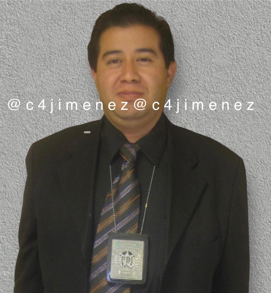 c4jimenez's tweet photo. "AL RATO APARECE PANZONA"
El q escribe así en un grupo de WhatsApp es el agente de @FiscaliaCDMX Israel Ivan Bermejo.
Así respondió cuando alguien pidió ayuda para difundir a una menor desaparecida.
Así las cosas con este @PDI_FGJCDMX 
(El # de tel lo cubrimos, pero lo tenemos) https://t.co/UtviVFcMCO