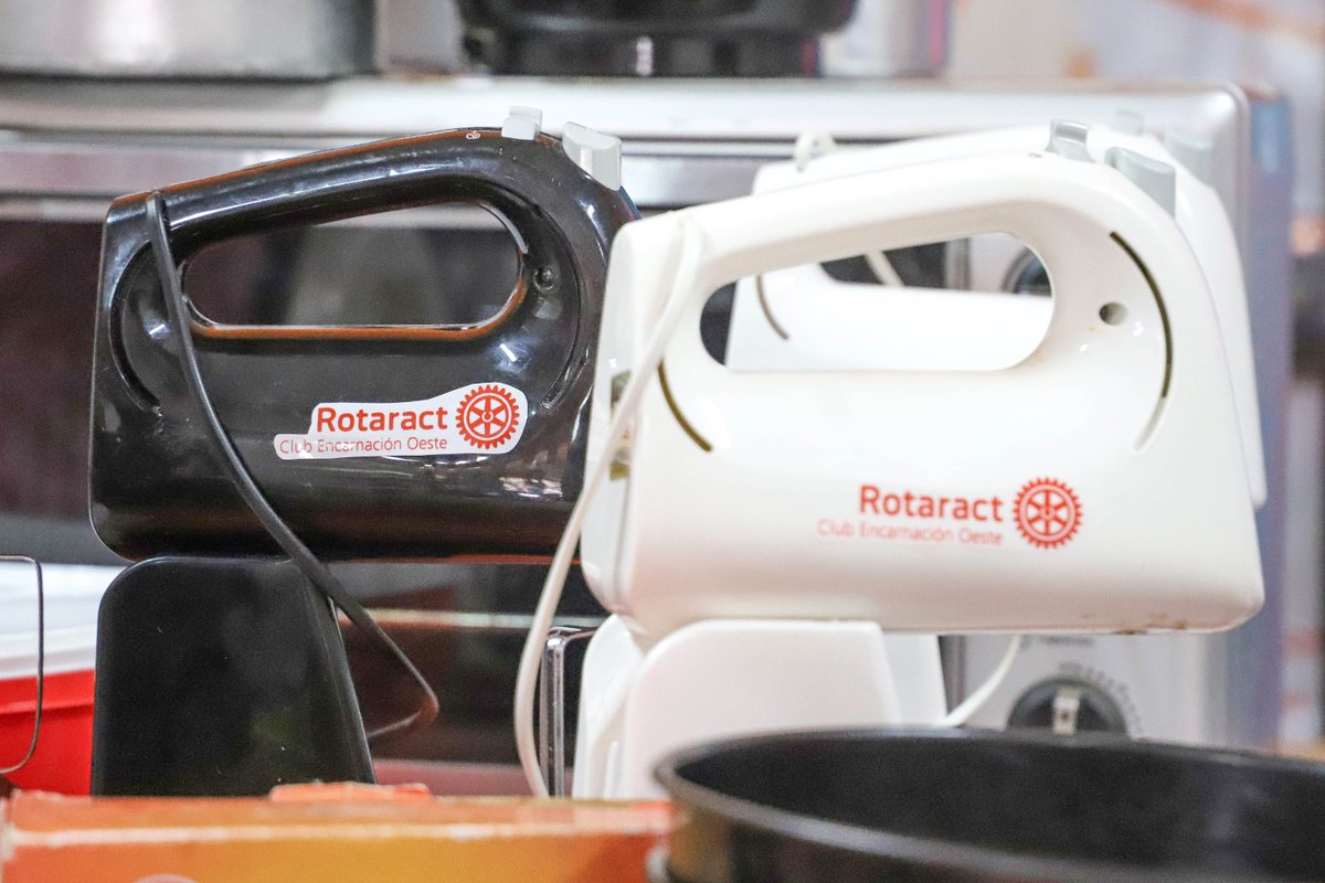 MuniEncarnacion's tweet photo. 🧡 El Rotaract Club Encarnación Oeste a través de @yuli_ga  hizo entrega de elementos para el desarrollo de cursos de cocina  y peluquería en el marco de los programas de emprendedurismo de la Dirección de Desarrollo Social en los #CPV San Pedro, San Isidro y Pacu Cuá https://t.co/ADG9n7XSxk