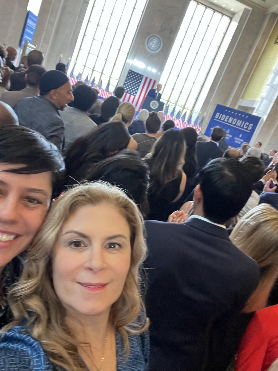 Rebecca M Thompson tweet media