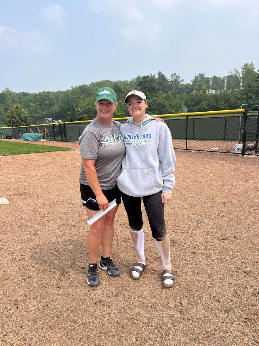 eva farone tweet media