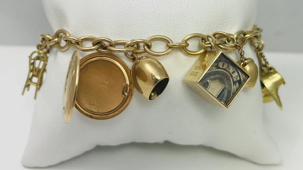 ONLY $1,120! How awesome is this bracelet?!
Vintage 14k Gold Charm Bracelet
cashfordiamonds.com/products/vinta…
#rickkleinvehndiamondbrokers #gold #goldjewelry #goldcharms #charmbracelet #goldbracelets #vintage #vintagejewelry #vintagestore #vintageshopping #vintagebracelets #friday #weekend