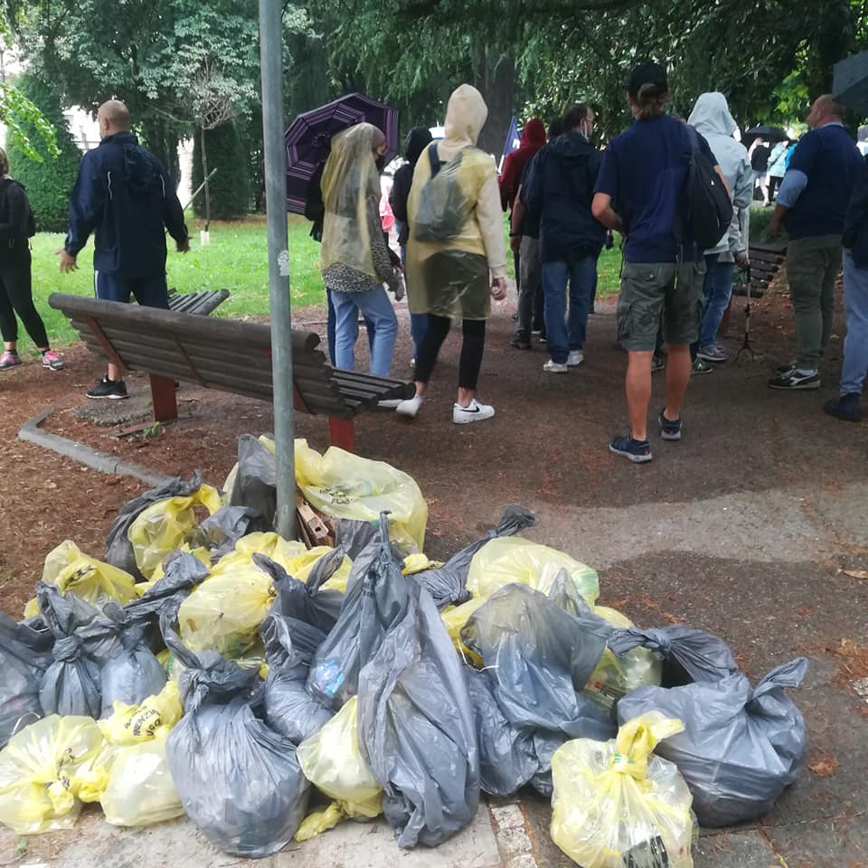 Il mio primo evento Plastic Free!
La nostra forza di volontà ha raggiunto l'obiettivo malgrado la pioggia! Grazie ancora!
@plasticfreeit #plasticplastic #30luglio23