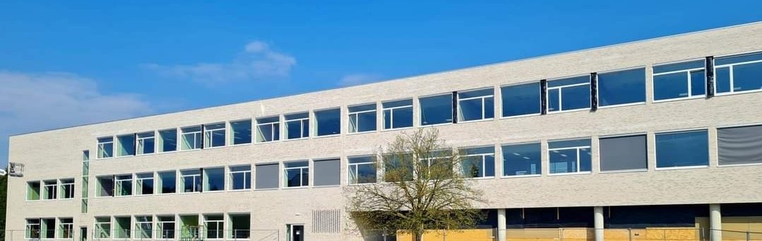 Het einde van dit schooljaar kondigt een nieuwe functie aan voor het volgende... Vanaf 1 september 2023 start ik als directeur van het Atheneum Martinus Bilzen. Met een fantastisch team verder bouwen (ook letterlijk) aan een mooie toekomst. Een eer! @GO_onderwijs
