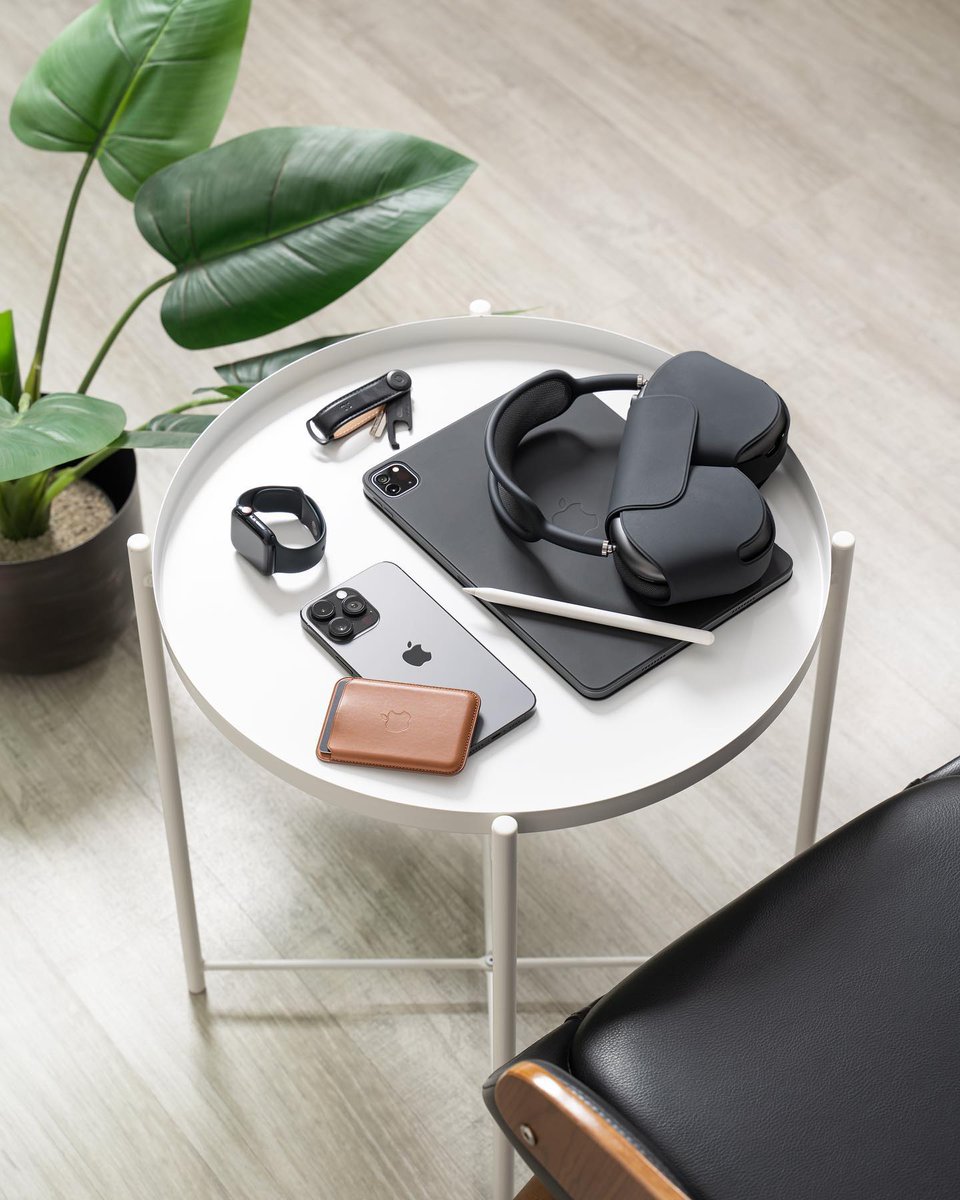 orbitkey's tweet photo. BRB we're going to need some time to recover from this gorgeous shot by @tjpinkush 🔥 📸
Featuring the iconic Key Organiser in Black Leather 🖤 https://t.co/THY4Xdwt09
#Orbitkey #KeyOrganiser #Organization #OrbitkeyCommunity #Keys #EDC https://t.co/A0h7C540Ol