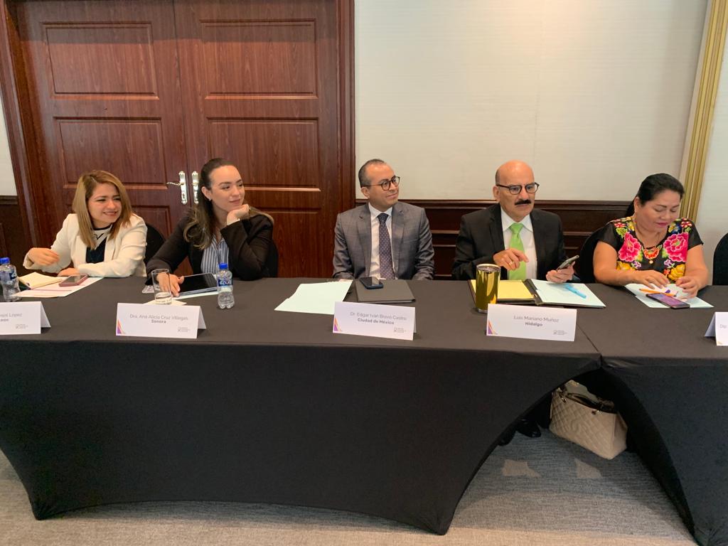 Una vez más, muchas gracias a las y los legisladores de los estados de Oaxaca, Baja California, Guanajuato, Jalisco e Hidalgo, quienes nos acompañaron en este evento y por sumar esfuerzos por los pacientes con cáncer de próstata.