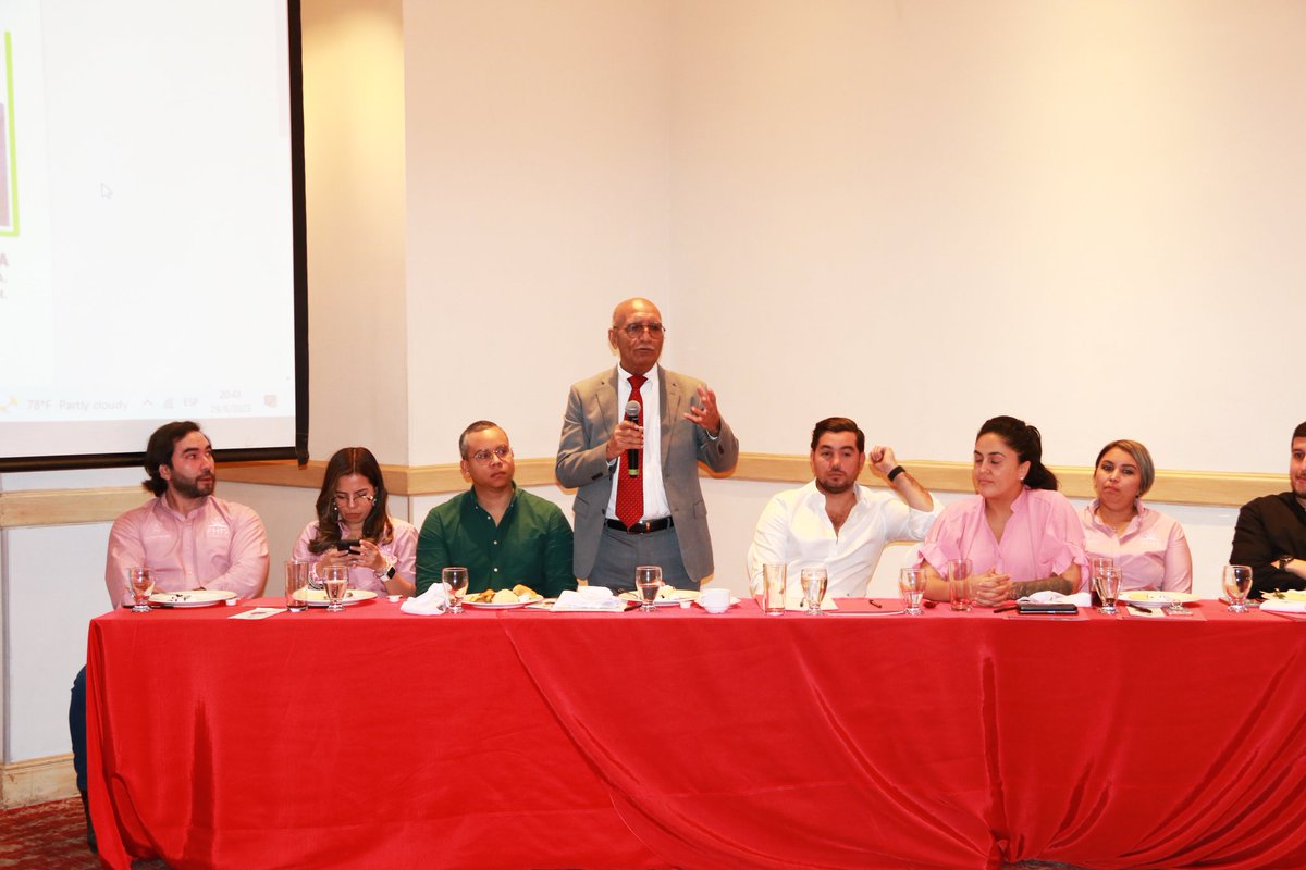 andrescastrohn's tweet image. Un honor contar con el respaldo del Ing. Octavio Pineda y sus equipos a nuestra planilla para llevar adelante una gestión que promueva cambios en el #CICH. Colega Ing Civil este 30 de Julio a votar por toda nuestra planilla #ElCambioYaViene