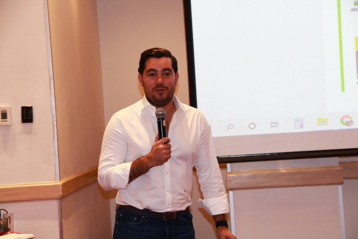 andrescastrohn's tweet image. Un honor contar con el respaldo del Ing. Octavio Pineda y sus equipos a nuestra planilla para llevar adelante una gestión que promueva cambios en el #CICH. Colega Ing Civil este 30 de Julio a votar por toda nuestra planilla #ElCambioYaViene