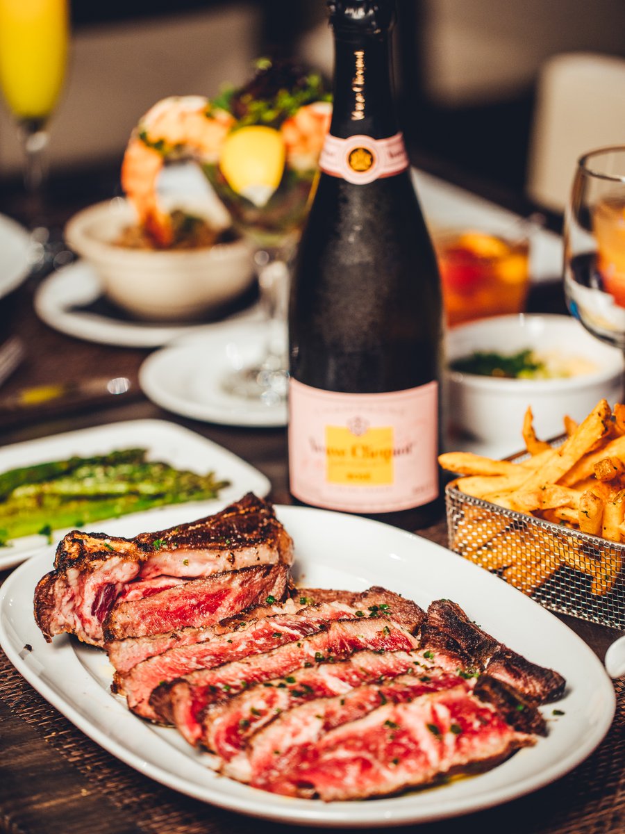 PrimalCutNYC's tweet photo. TGIF #HappyHour at #PrimalCutNYC 

Message me for availability📨 https://t.co/pia3YQFSbi