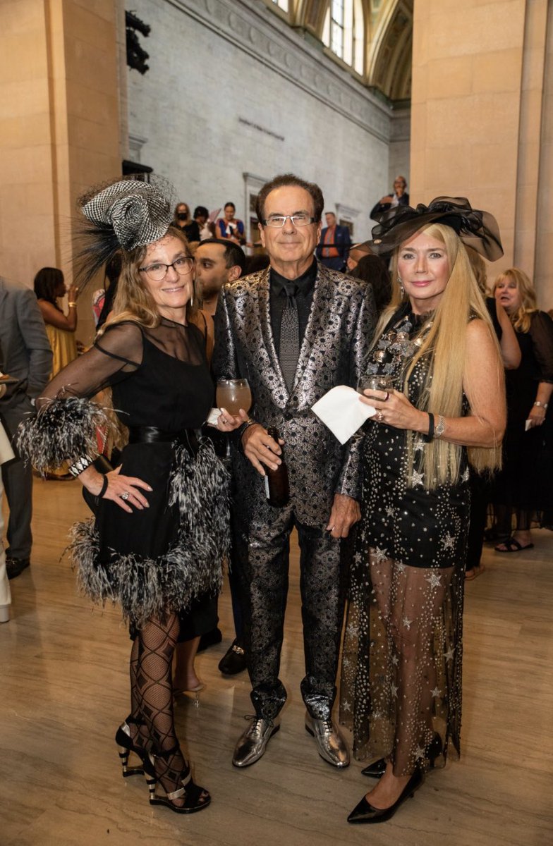 FJCdetroit's tweet photo. FashBash2023 is SOLD OUT! A big thank you to #NeimanMarcus for your partnership again this year. Cheers to Fash Bash co-chairs, sponsors, FJC members &amp; DIA friends who purchased tickets #FashBash2023 #DIAFJC  #NeimanMarcus #FoundersJuniorCouncil #DIA #Fashion #Detroit #FjcDetroit https://t.co/4jnnGIQQgC
