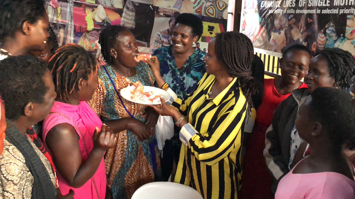 Kayera256's tweet image. To restore hope in single mothers and youth,end early pregnancy &amp;amp;child abuse,drug addiction in our community.Government should help to increase the empowerment of youth/single mothers through mentor- ship, skills development and financial support to improve their lives in slums.