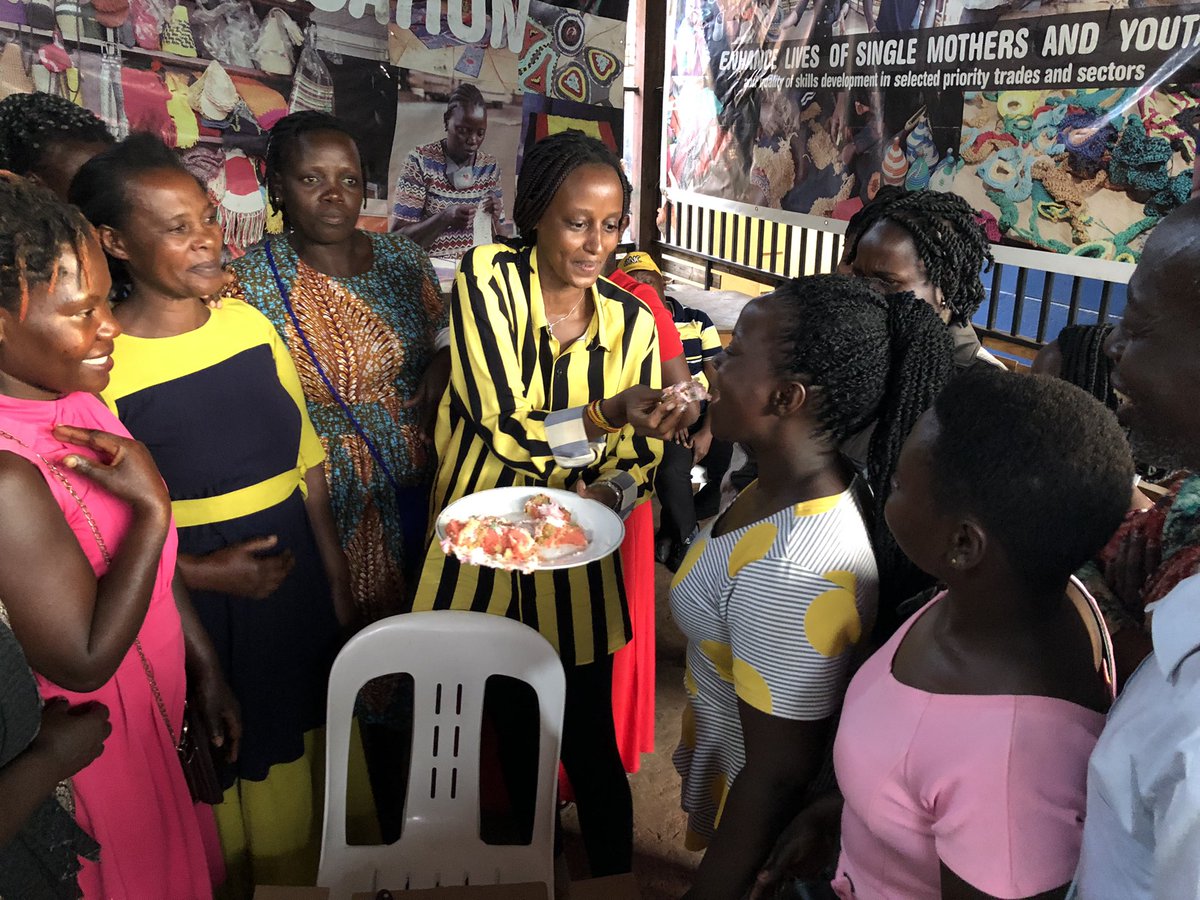 Kayera256's tweet image. To restore hope in single mothers and youth,end early pregnancy &amp;amp;child abuse,drug addiction in our community.Government should help to increase the empowerment of youth/single mothers through mentor- ship, skills development and financial support to improve their lives in slums.