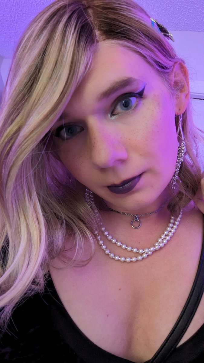 brynnetrix's tweet photo. Your girl's gonna be at #gothprom tonight. ππ https://t.co/9AiHj0VUPo