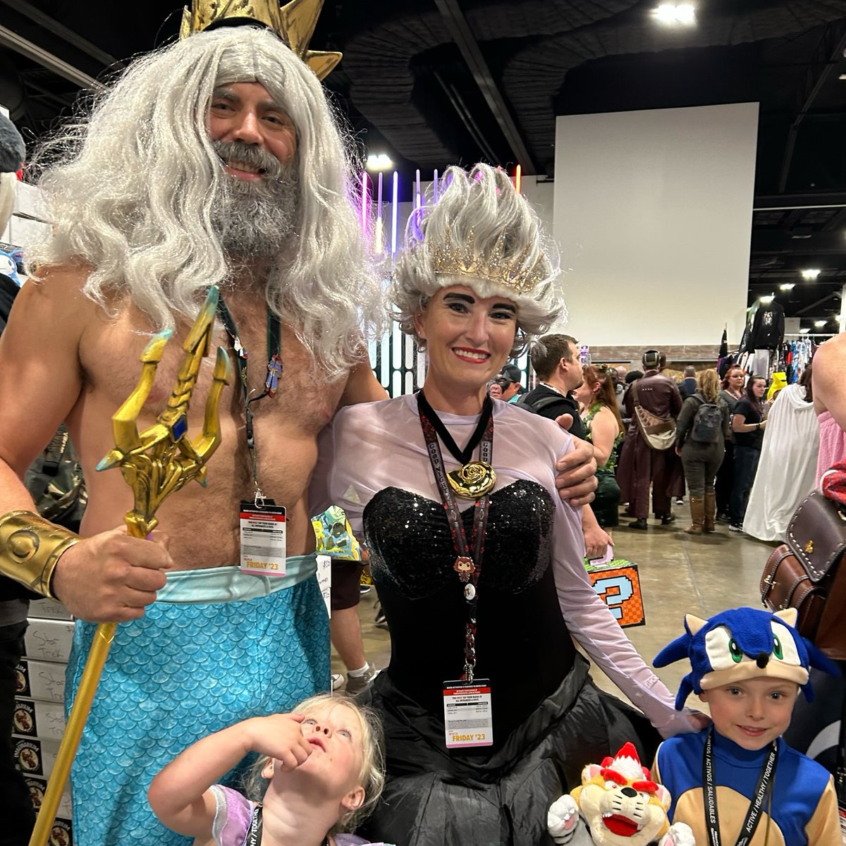 fanexpodenver's tweet photo. That's a wrap on Day 1 of FAN EXPO Denver. But we BELIEVE there is time for one more cosplay highlight before we get ready for more fandom fun tomorrow ๐
#FANEXPODenver #FANEXPODenver2023 #TedLasso #BELIEVE #Cosplay #FandomFun #ColoradoCosplay #DenverCosplay #Denver https://t.co/B7pMz0Kx8g
