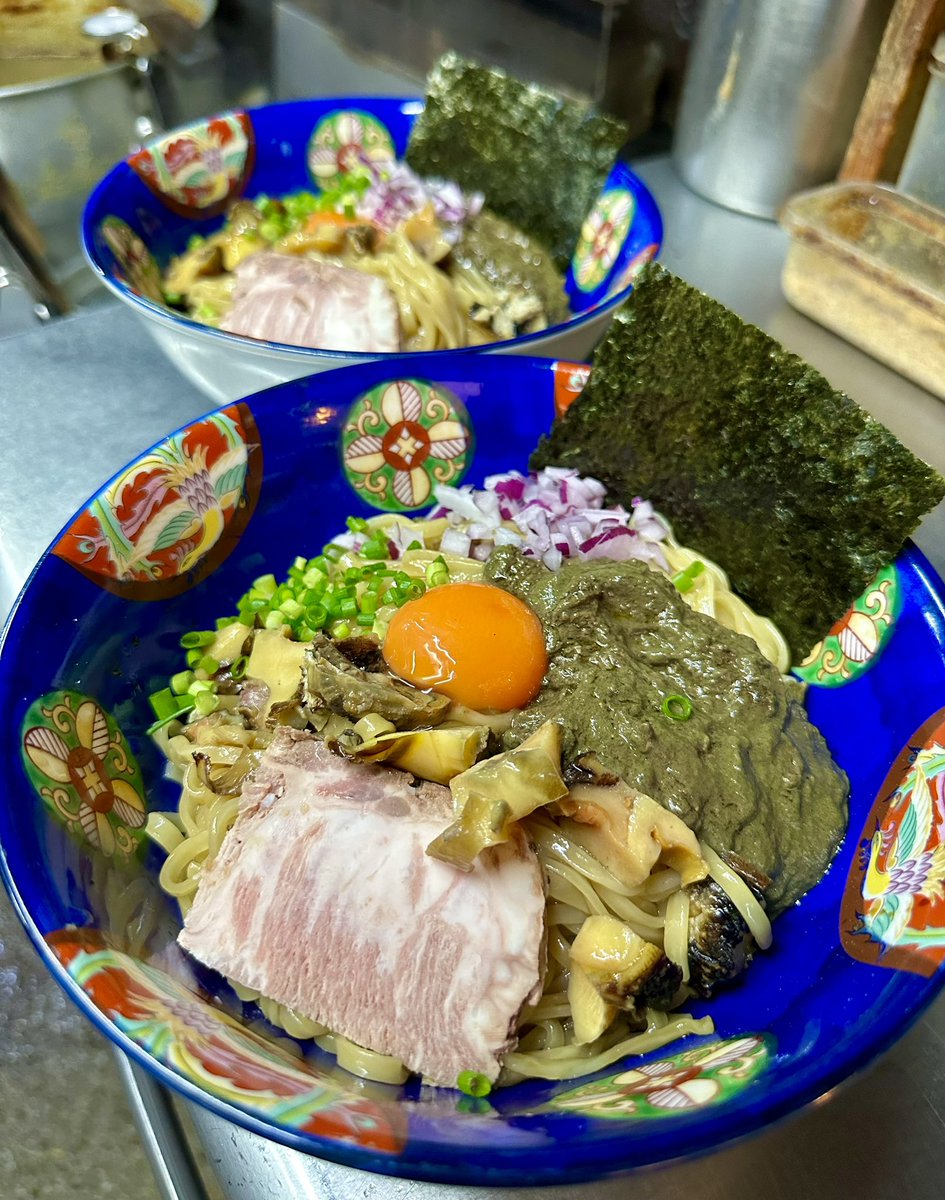 wryo_rock_ramen's tweet image. 今日の裏そば

掻き混ぜる冷たい磯のサザエ。