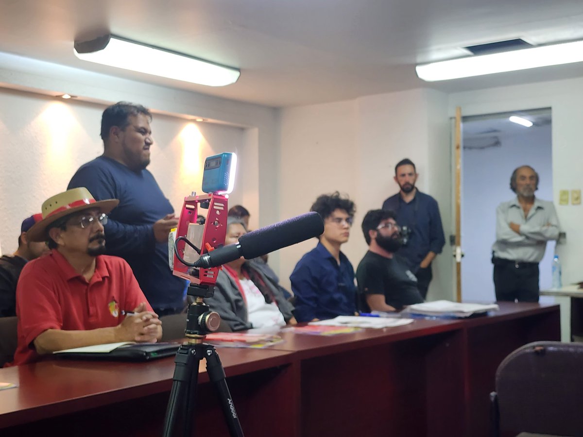 #ULTIMAHORA Foro en solidaridad con la <a href="/cntemx/">Magisterio Democrático</a> Sección 9 Democrática, ante el "charrazo" qué se dio con el proceso de cambio de Comité Seccional del <a href="/SnteNacional/">SNTE Nacional</a>.

El @sutnotimex en solidaridad con la CNTE, por procesos democráticos y con libertad sindical.

#FelizViernes