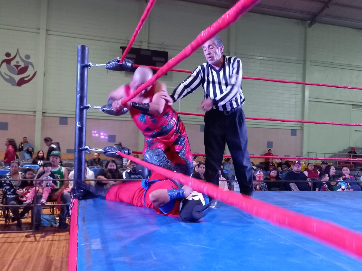 LaTijeraLucha's tweet photo. En un gran cierre en la tercera caída, #MiniHachitaDeGuerra y #PequeñoGoku se logran llevar la batalla inicial de #MaxProa en el #DeportivoHermanosGaleana, dando cuenta de los ruditos #MiniHeadHunterI y #MiniHeadHunterII en una contienda que es premiada...
#latijeraluchalibre https://t.co/ShxcoUs67s